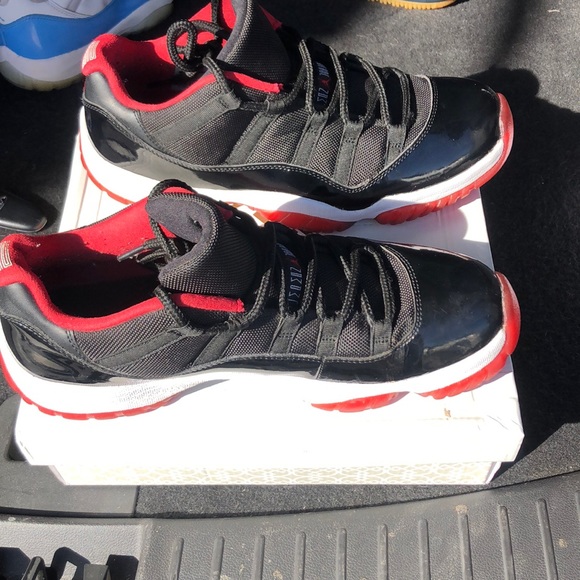 Air Jordan 11 Retro low breads - Picture 3 of 5